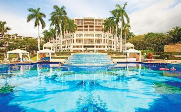 Maui resort swimming pool