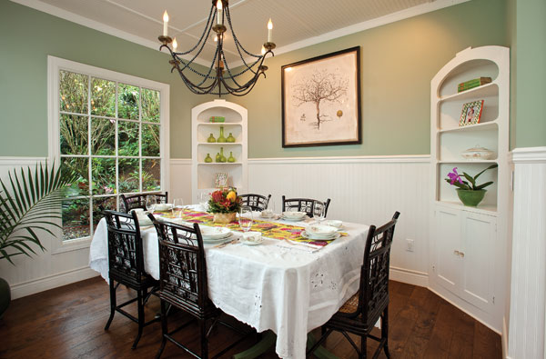 plantation home dining room